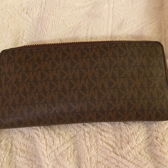 Michael Kors Wristlet - Picture 6 of 10